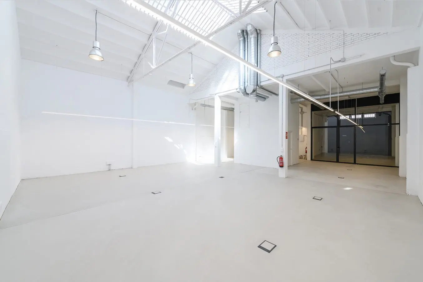 Nave industrial rehabilitada en Tetuán con cambio de uso. Estudio b76.