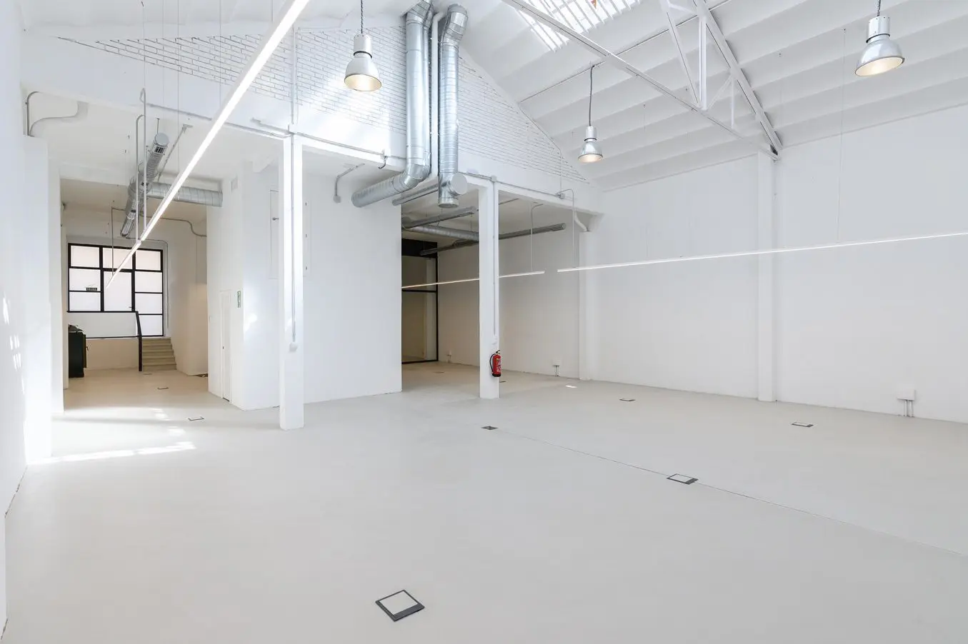 Nave industrial rehabilitada en Tetuán con cambio de uso. Estudio b76.