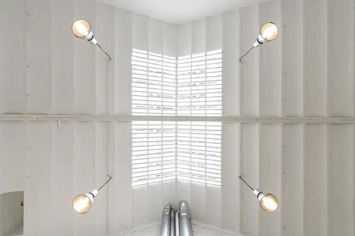 Nave industrial rehabilitada en Tetuán con cambio de uso. Estudio b76.