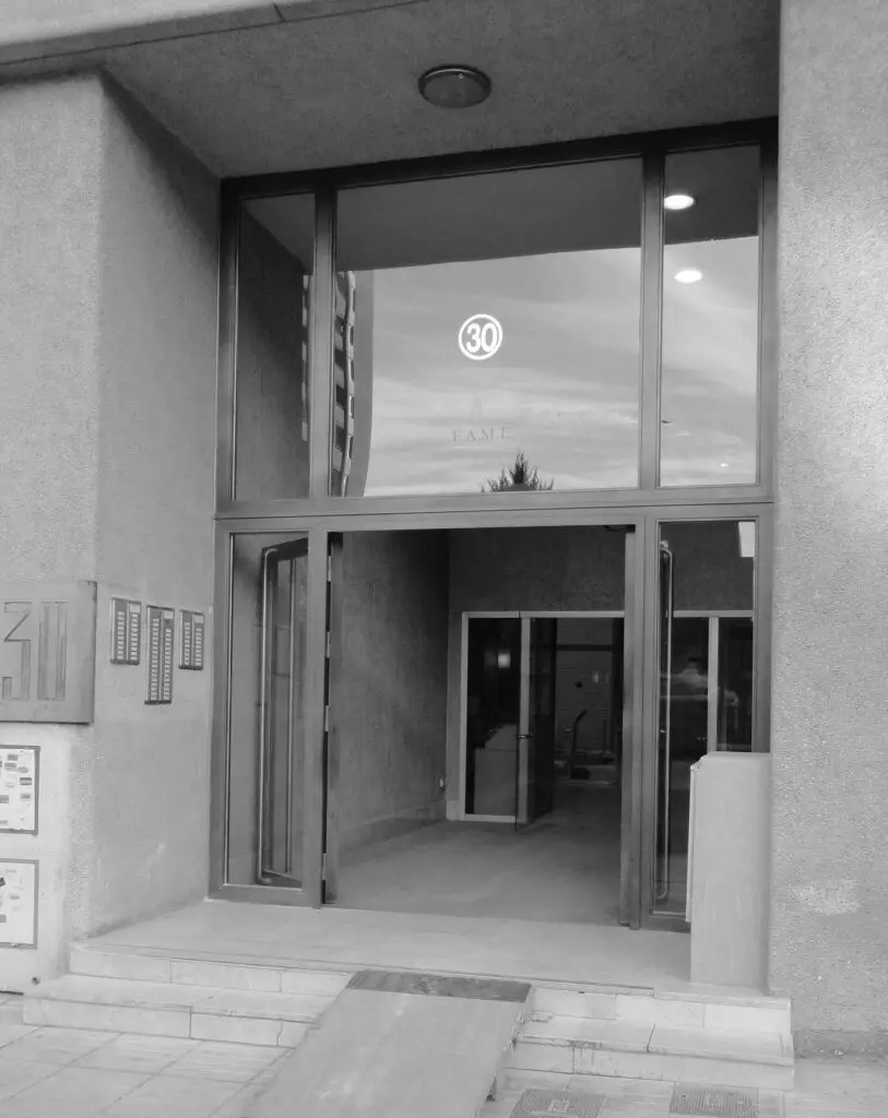 011-fachada-antes-bn