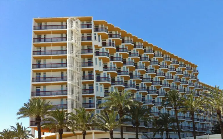 hotel, hotel de playa, palladium hotel group, Hard Rock Hoteles, Ibiza, estudio b76