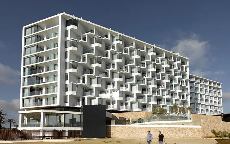 hotel, hotel de playa, palladium hotel group, Hard Rock Hoteles, Ibiza, estudio b76