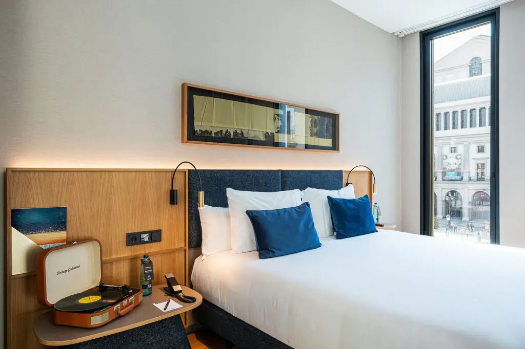 HOTEL OCEAN DRIVE MADRID. PLAZA DE ISABEL II