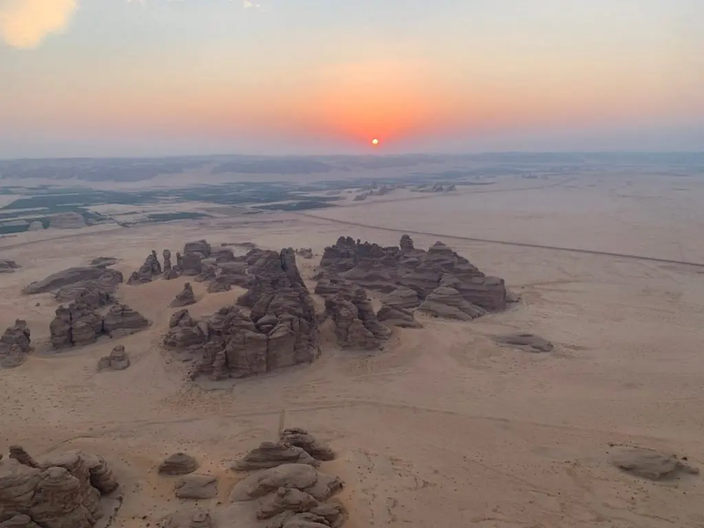 Vista aérea del valle de Hegra al amanecer. Fotografía Estudio b76.