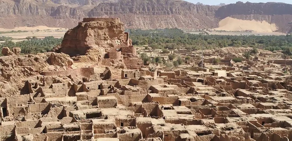 Vista de Al Ula Old Town con su castillo del siglo VI. Imágenes: RCU.