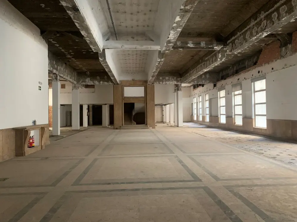Gran sala proyectada por Canovas para el Banco Español de Crédito. Edifico la Unión y el Fénix Sevilla. Fotografía Estudio b76.